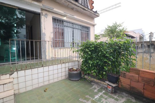 Quintal de casa à venda com 3 quartos, 120m² em Vila Cecilia Maria, Santo André