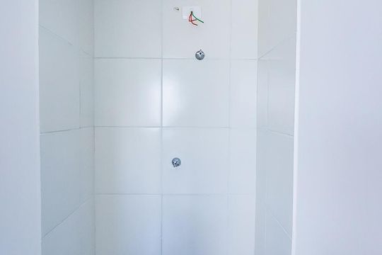 Banheiro de apartamento para alugar com 1 quarto, 17m² em Freguesia do Ó, São Paulo