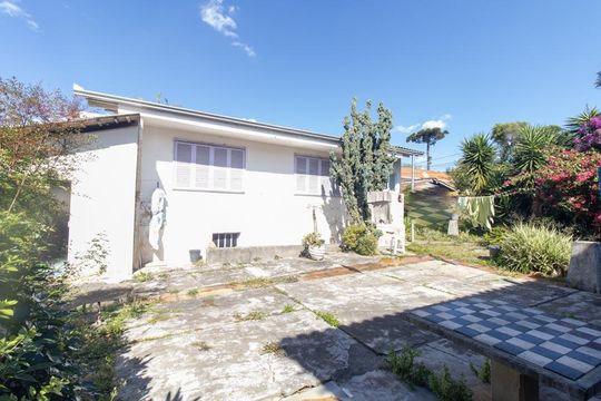 Quintal de casa à venda com 3 quartos, 852m² em São João, Curitiba