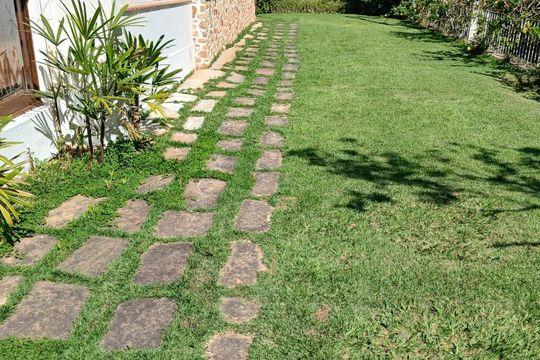 Área externa de casa para alugar com 5 quartos, 385m² em Itaipava, Petrópolis