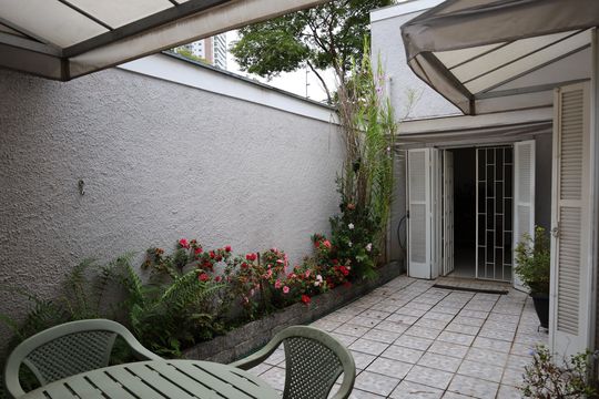 Área Comum de casa à venda com 4 quartos, 200m² em Vila Campo Grande, São Paulo