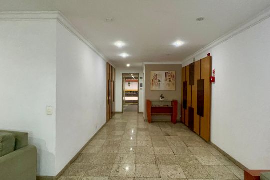 Hall de entrada de apartamento à venda com 2 quartos, 72m² em Vila Madalena, São Paulo