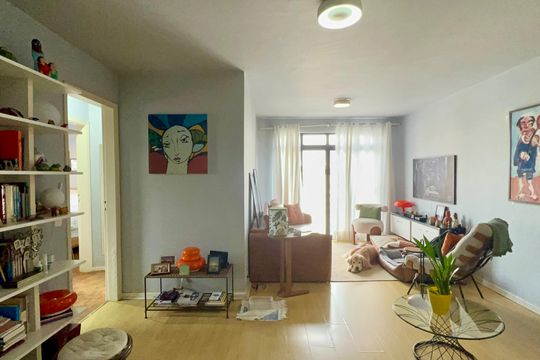 Sala de apartamento à venda com 2 quartos, 72m² em Vila Madalena, São Paulo