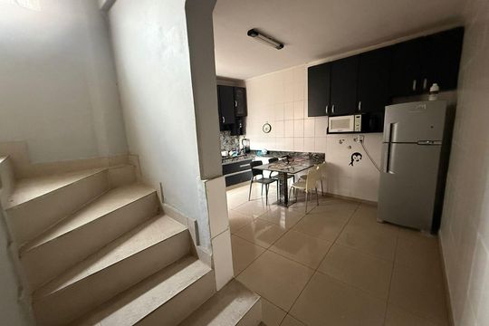 Escada de casa à venda com 3 quartos, 130m² em Vila Bonilha, São Paulo