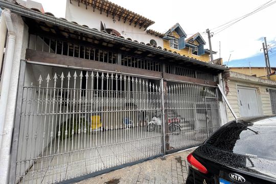 Fachada de casa à venda com 3 quartos, 187m² em Vila Lageado, São Paulo