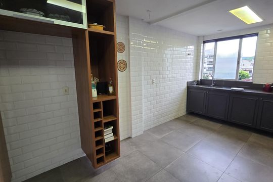 Cozinha de apartamento à venda com 2 quartos, 120m² em Vila Valqueire, Rio de Janeiro