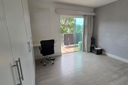 Quarto de apartamento à venda com 2 quartos, 120m² em Vila Valqueire, Rio de Janeiro