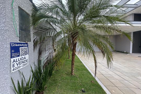 Fachada de casa de condomínio à venda com 4 quartos, 323m² em Alphaville, Santana de Parnaíba