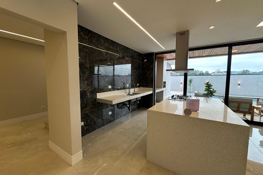 Cozinha de casa de condomínio à venda com 4 quartos, 323m² em Alphaville, Santana de Parnaíba