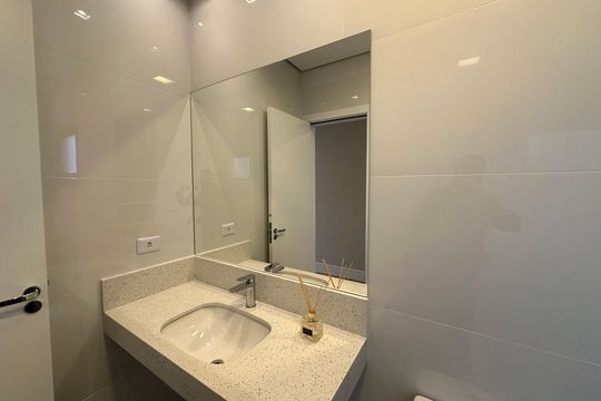 Banheiro da Suíte 4 de casa de condomínio à venda com 4 quartos, 323m² em Alphaville, Santana de Parnaíba