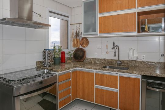 Cozinha de apartamento à venda com 2 quartos, 101m² em Água Branca, São Paulo