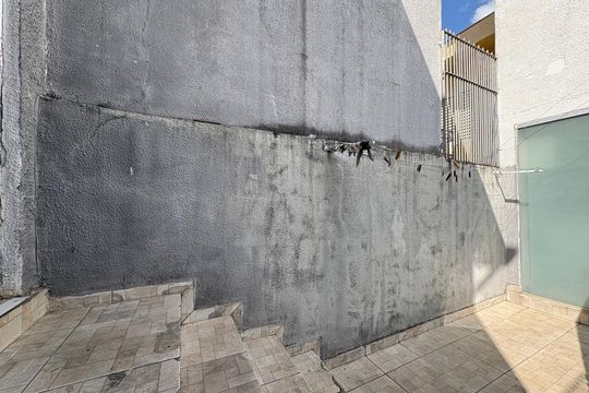 Quintal de casa à venda com 2 quartos, 110m² em Jardim Santo Elias, São Paulo