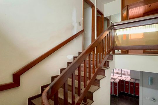 Escada de casa para alugar com 4 quartos, 420m² em Jardim Paulistano, São Paulo