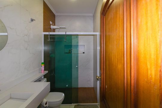 Banheiro 2 de casa à venda com 3 quartos, 250m² em Jardim Nove de Julho, São Paulo