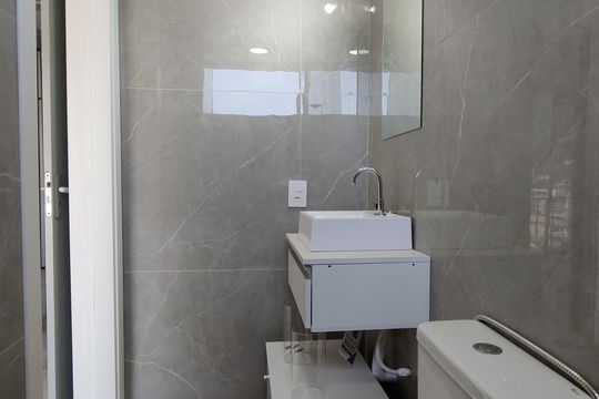 Banheiro da Suíte de apartamento para alugar com 2 quartos, 74m² em Jacarepaguá, Rio de Janeiro