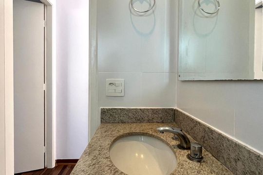 Banheiro de apartamento à venda com 2 quartos, 64m² em Jardim Nova Europa, Campinas