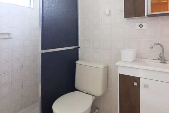 Banheiro Social de apartamento à venda com 2 quartos, 56m² em Conjunto Residencial Pombeva, São Bernardo do Campo
