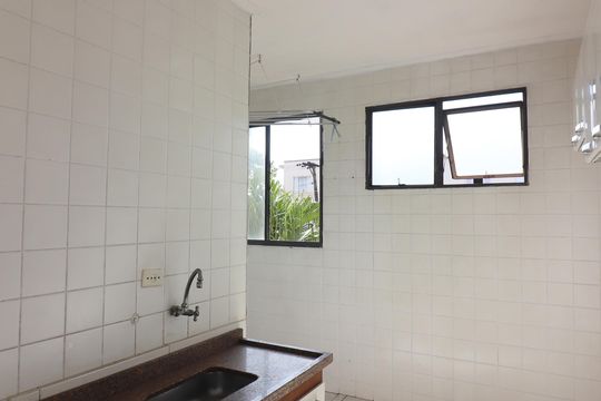 Cozinha e Área de Serviço de apartamento à venda com 2 quartos, 56m² em Conjunto Residencial Pombeva, São Bernardo do Campo
