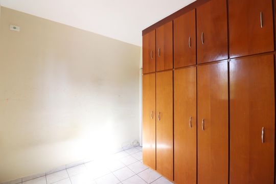Quarto 1 de apartamento à venda com 2 quartos, 56m² em Conjunto Residencial Pombeva, São Bernardo do Campo