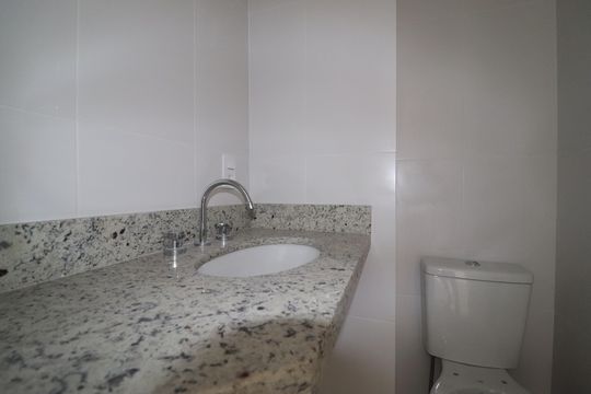 Banheiro 2 de apartamento à venda com 2 quartos, 58m² em Vila Valparaíso, Santo André
