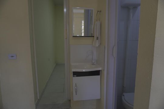 Banheiro de casa para alugar com 1 quarto, 30m² em Vila Cosmopolita, São Paulo