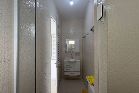 Banheiro de serviço de casa à venda com 3 quartos, 365m² em Vila dos Remedios, São Paulo