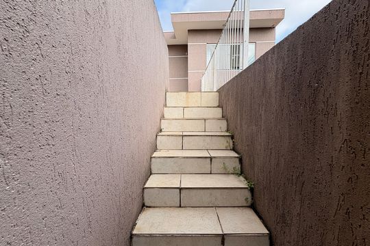Escada do Porão  de casa à venda com 3 quartos, 365m² em Vila dos Remedios, São Paulo