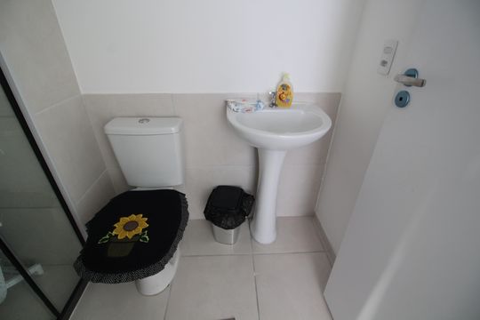 Banheiro de apartamento para alugar com 2 quartos, 44m² em Jacarepaguá, Rio de Janeiro