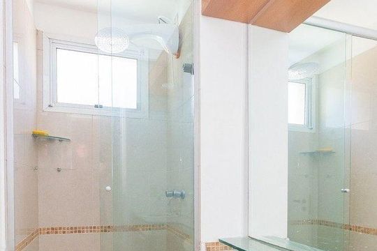 Banheiro de apartamento para alugar com 1 quarto, 55m² em Sarandi, Porto Alegre