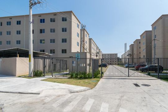 Fachada do Condomínio de apartamento para alugar com 2 quartos, 42m² em Brás de Pina, Rio de Janeiro