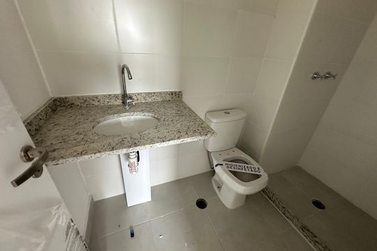Banheiro da Suíte de apartamento à venda com 2 quartos, 58m² em Jardim Esperanca, Barueri