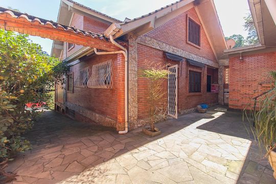 Quintal de casa à venda com 5 quartos, 320m² em Belém Velho, Porto Alegre