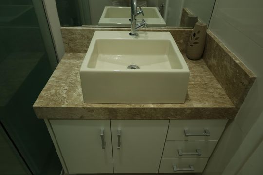 Banheiro de apartamento à venda com 3 quartos, 63m² em Jardim Itapemirim, São Paulo