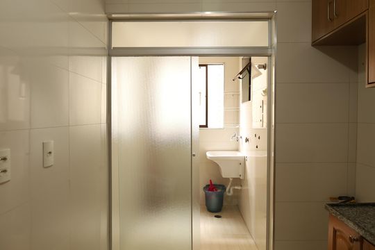 Cozinha de apartamento à venda com 3 quartos, 63m² em Jardim Itapemirim, São Paulo
