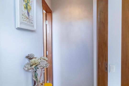 Corredor de apartamento à venda com 2 quartos, 60m² em Santa Terezinha, Belo Horizonte