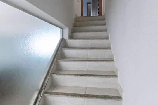 Escada de apartamento à venda com 2 quartos, 60m² em Santa Terezinha, Belo Horizonte