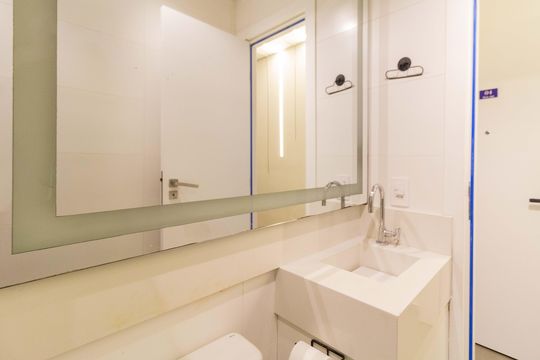 Banheiro de apartamento para alugar com 1 quarto, 43m² em Pompeia, São Paulo