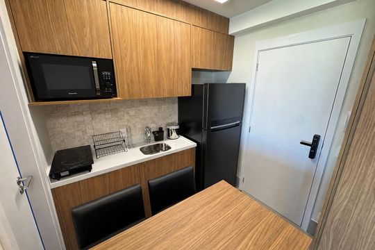 Cozinha de apartamento para alugar com 1 quarto, 30m² em Indianópolis, São Paulo