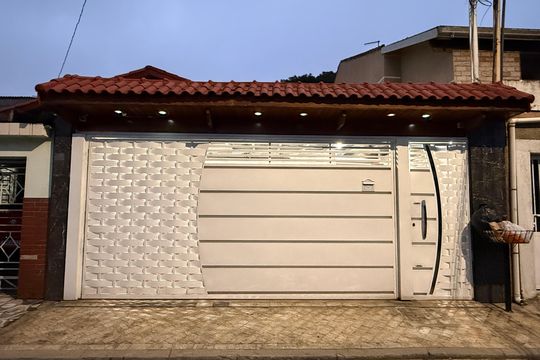Fachada de casa à venda com 3 quartos, 175m² em Jardim Santa Clara, Guarulhos