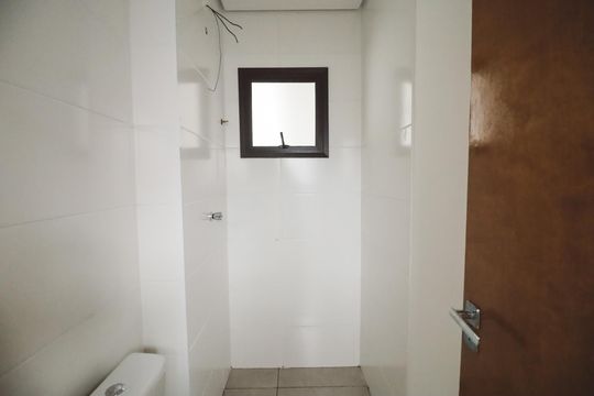 Banheiro de apartamento à venda com 1 quarto, 29m² em Parada Inglesa, São Paulo