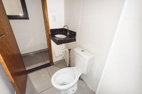 Banheiro de apartamento à venda com 1 quarto, 29m² em Parada Inglesa, São Paulo
