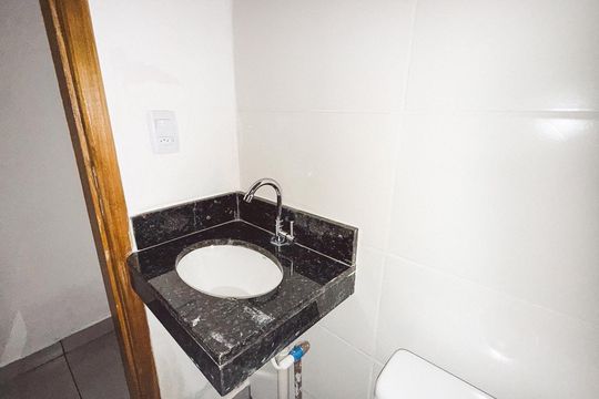 Banheiro de apartamento à venda com 1 quarto, 29m² em Parada Inglesa, São Paulo