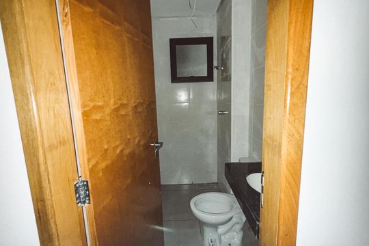 Banheiro de apartamento à venda com 1 quarto, 29m² em Parada Inglesa, São Paulo