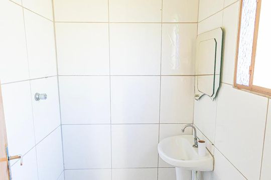 Banheiro de casa para alugar com 3 quartos, 80m² em Glória, Belo Horizonte