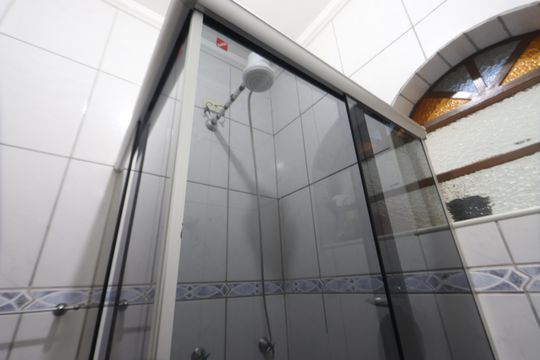 Banheiro de baixo de casa à venda com 3 quartos, 133m² em Chácara Belenzinho, São Paulo