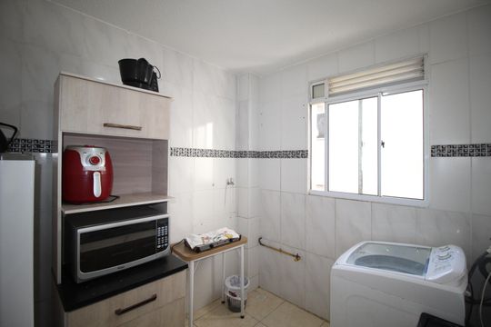 Cozinha de apartamento para alugar com 2 quartos, 44m² em Jardim Dona Leopoldina, Porto Alegre