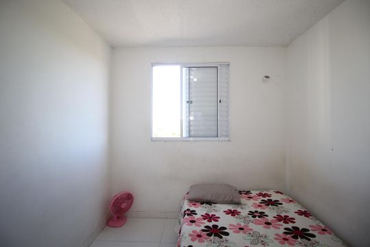 Quarto 1 de apartamento para alugar com 2 quartos, 44m² em Jardim Dona Leopoldina, Porto Alegre