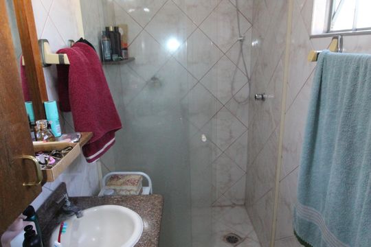Banheiro da Suíte de casa para alugar com 4 quartos, 200m² em Jardim Portugal, São José dos Campos
