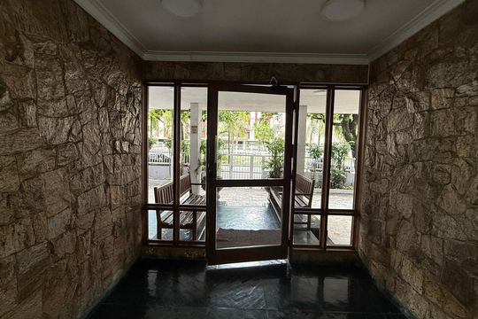 Hall de entrada de apartamento para alugar com 2 quartos, 55m² em Balneario Cidade Atlantica, Guarujá
