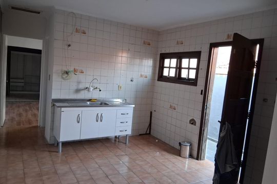 Cozinha de casa à venda com 3 quartos, 80m² em Jardim Beatriz, São Paulo